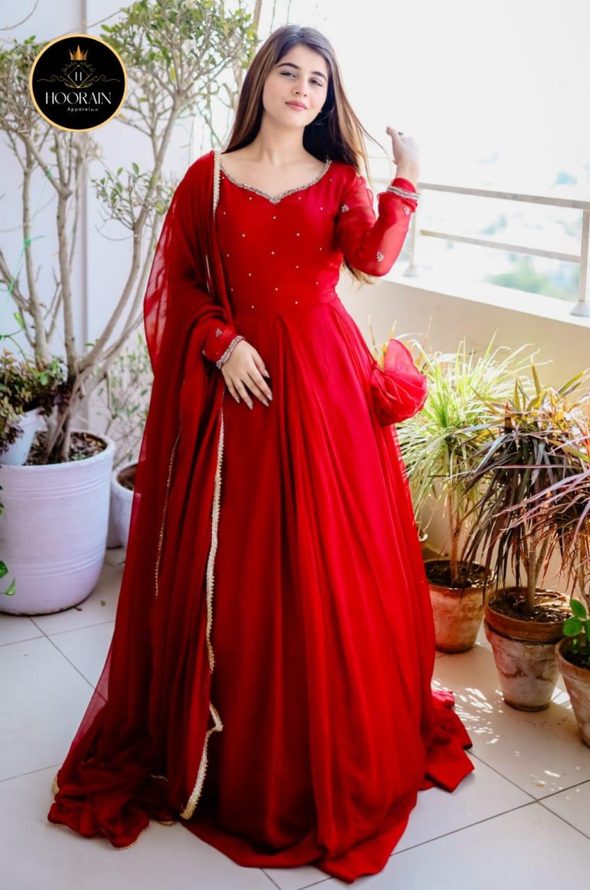 Stunning Embroidered Gown Set: Effortless Elegance!" β¨π