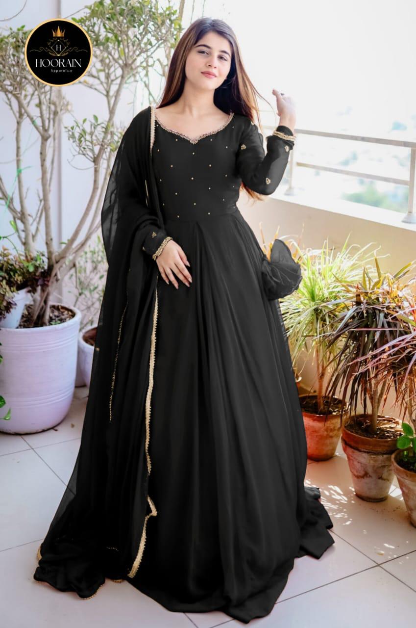 Stunning Embroidered Gown Set: Effortless Elegance!" β¨π